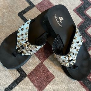 Nomad flip flops size 9